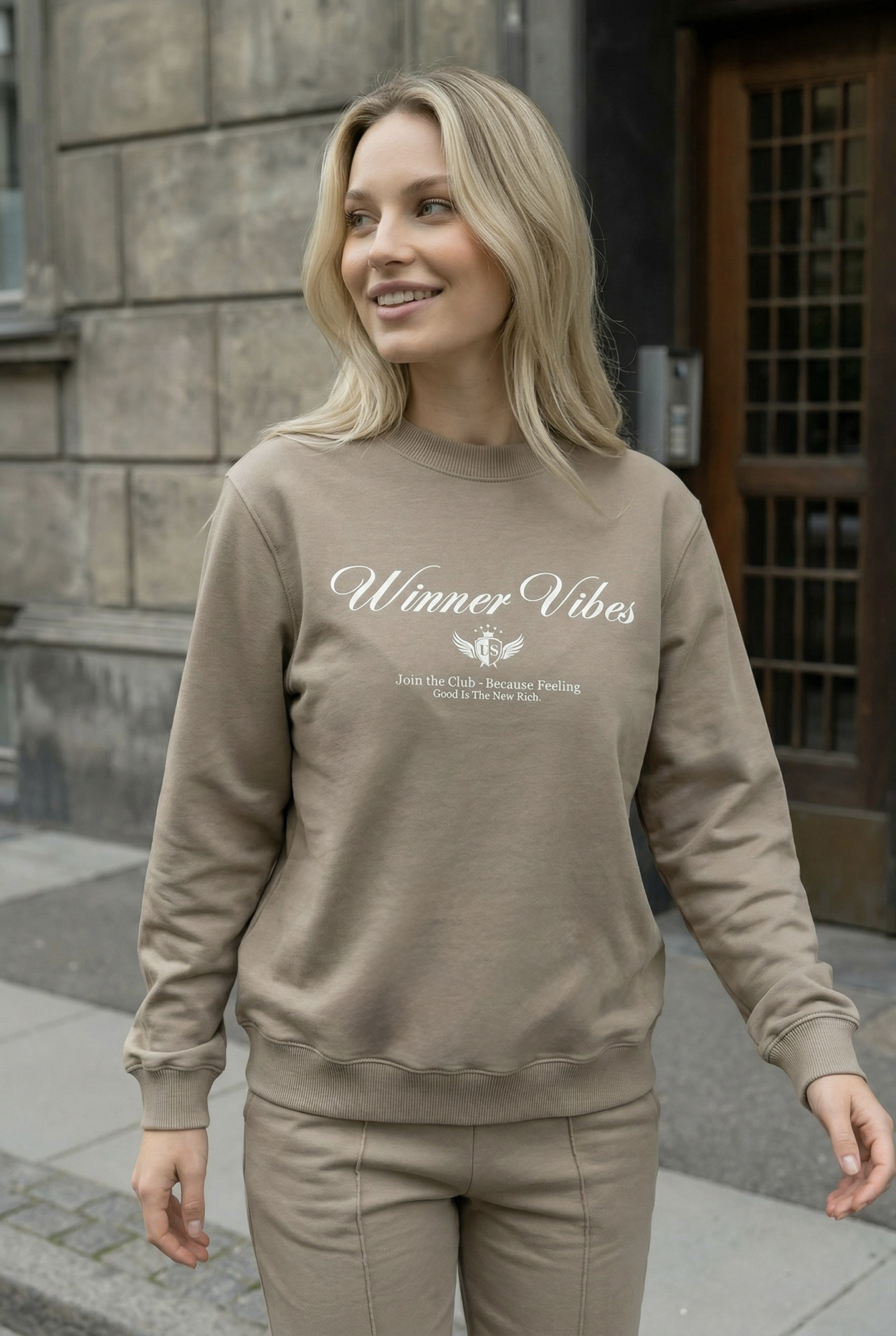 Свитшот женский М-У13757 (Размер:104-110-158,164 Цвет:беж)